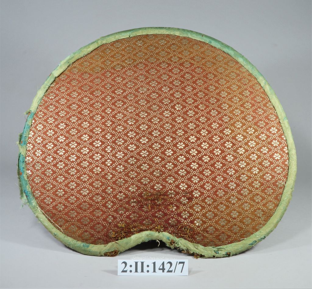 ໃບພັດຈໍາພອນ ເຮັດດ້ວຍໄມ້, ຜ້າໄໝ.