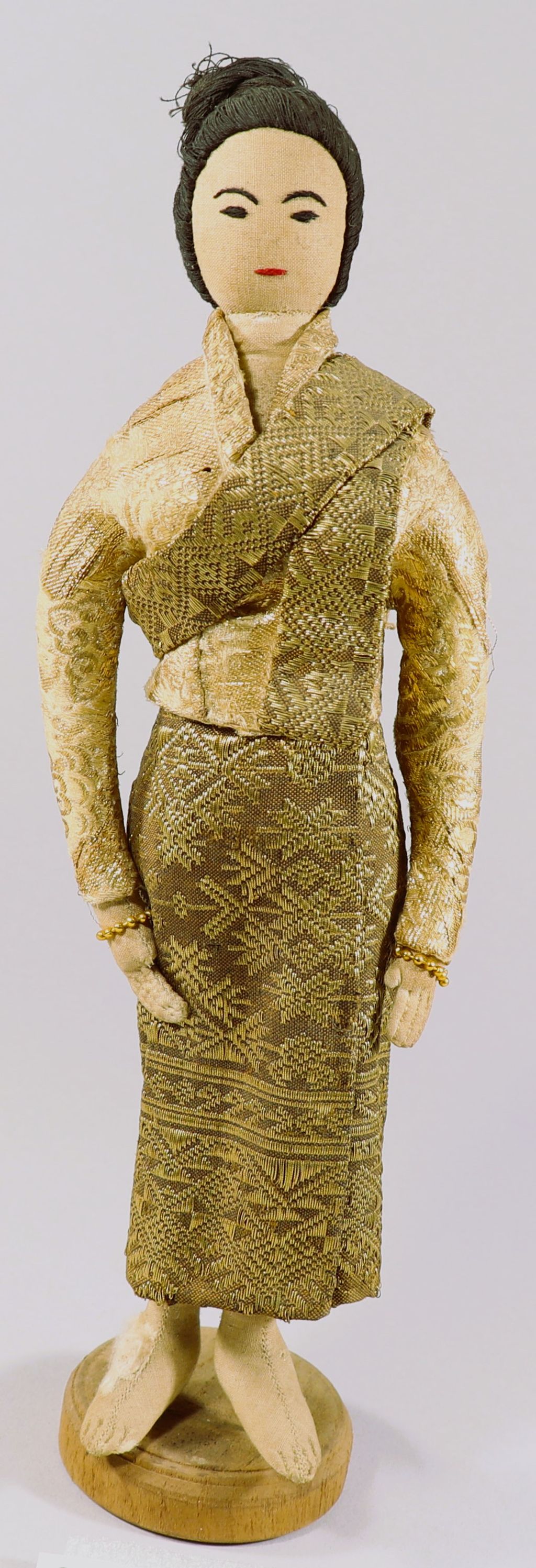 ຕຸກກະຕ່າສາວລາວ ເຮັດດ້ວຍຜ້າເກົ້າຜົມບ່ຽງແພ