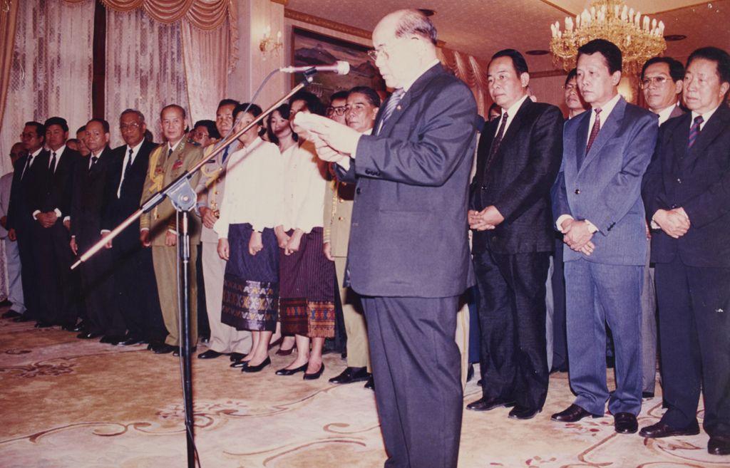 ບັນ​ດາ​ຕົວ​ແທນ​ກະ​ຊວງ ແລະ ອົງ​ການ​ຈັດ​ຕັ້ງ​ມະ​ຫາ​ຊົນ​ອ່ວຍ​ພອນ​ພັກ​ຄົບ​ຮອບ 40 ປີ