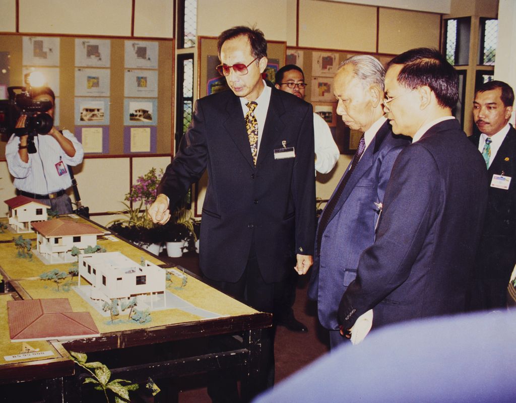 ທ່ານ ຄຳໄຕ ຢ້ຽມຢາມບູໄນ