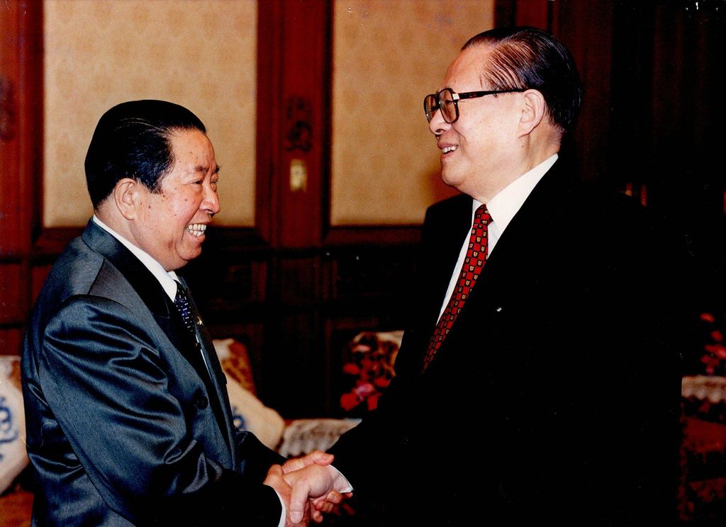 ຄະນະນຳຈີນມາຢ້ຽມຢາມລາວ1.2.1999