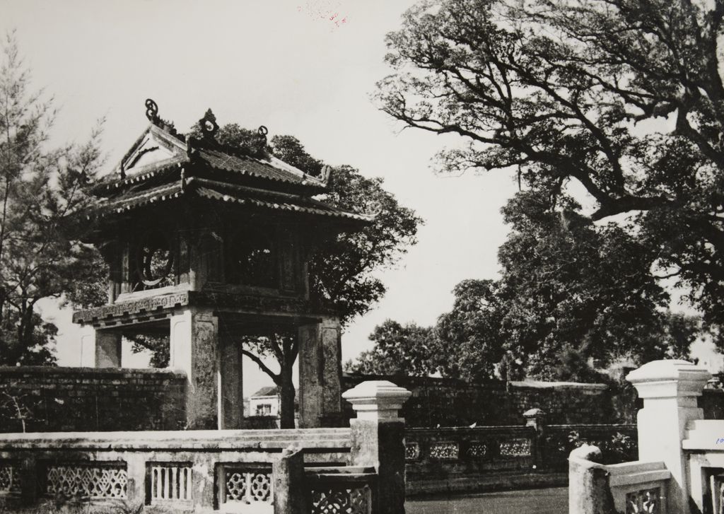 ວັນ​ມຽວ ເປັນ​ໂຮງ​ຮຽນ ມະ​ຫາ​ວິ​ທະ​ຍາ​ໄລ ແຫ່ງ​ໜຶ່ງ ໃນ​ສະ​ໄໝ​ເຈົ້າ​ຊີ​ວິດ ລິ ສ້າງ​ປີ 1017