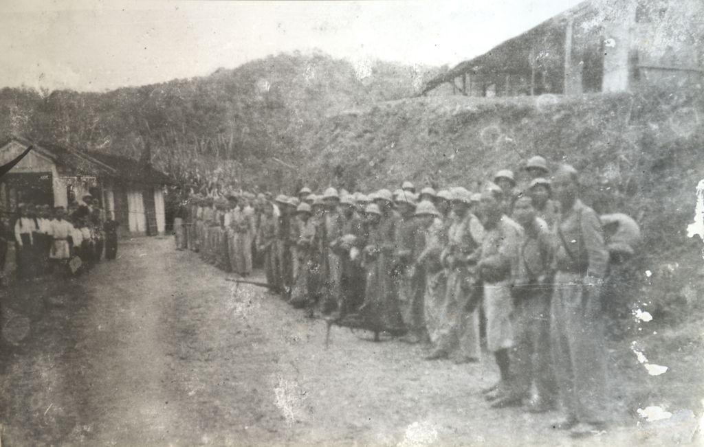 ທະ​ຫານ ແລະ ປະ​ຊາ​ຊົນ​ກ້ຽມ​ພ້ອມ​ຕອນ​ຮັບ​ຜູ້​ນຳ