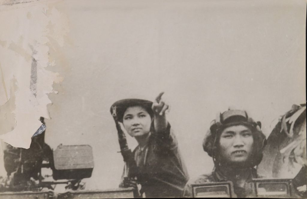 ທະ​ຫານ​ລົດ​ຖັງ​ປະ​ຈັນ​ບານ