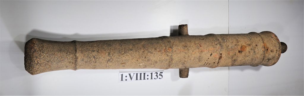 ປືນເຮັັດດ້ວຍເຫຼັກ.