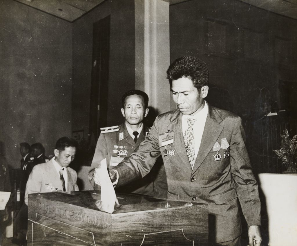 ສະຫາຍ ທອງອິນ ປ່ອນບັດເລືອກເອົາຄະນະບໍລິຫານງານຊຸດໃໝ່