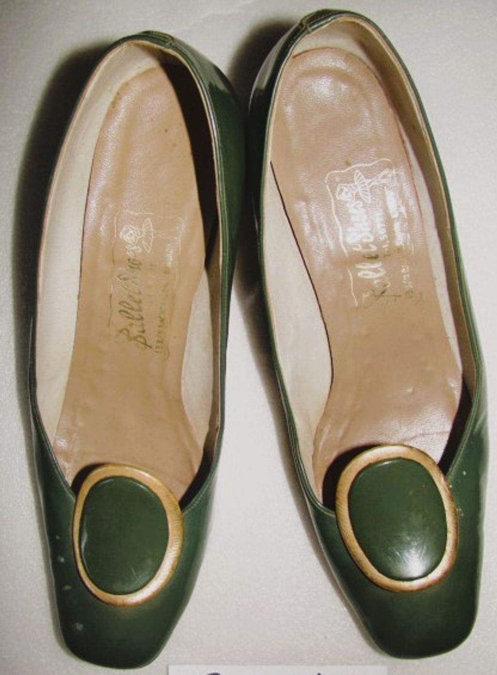 ເກີບຢ່ອງສົ້ນຫນາ ຫນັງສີຂຽວ