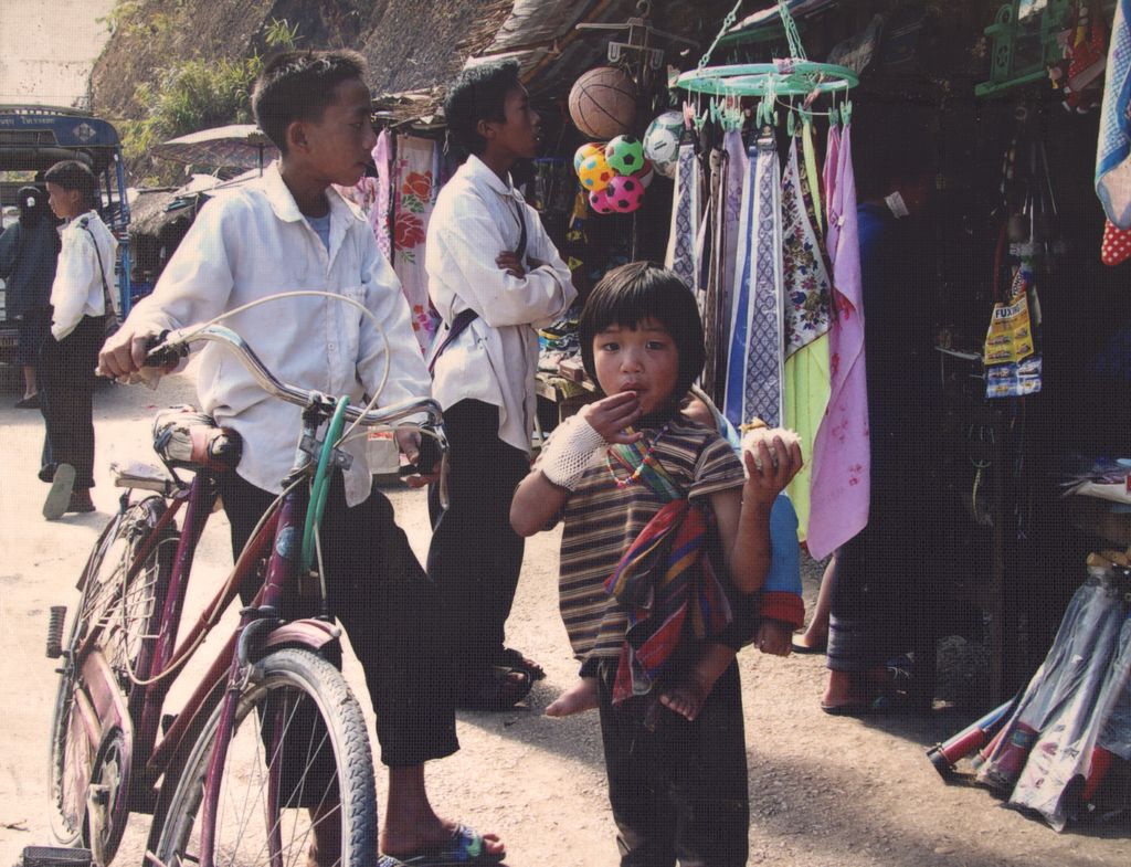 ເດັກຍິງ ແຂວງຫຼວງພະບາງ