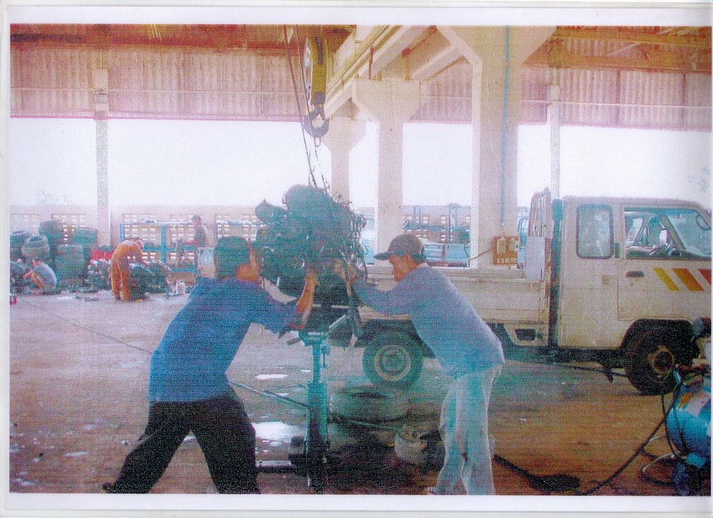 ສູນ​ຊ້ອມ​ແປງ​ລົດ