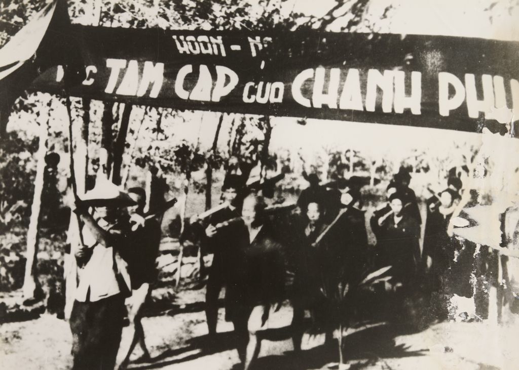 ປະ​ຊາ​ຊົນ​ຫວຽດ​ນາມ​ໂຮມ​ຊຸມ​ນຸມ​ມິດ​ຕິງ