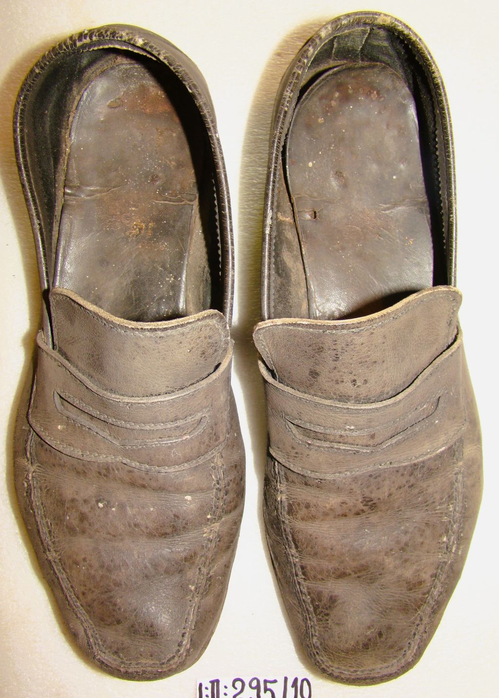 ເກີບຫນັງ ສີດໍາ