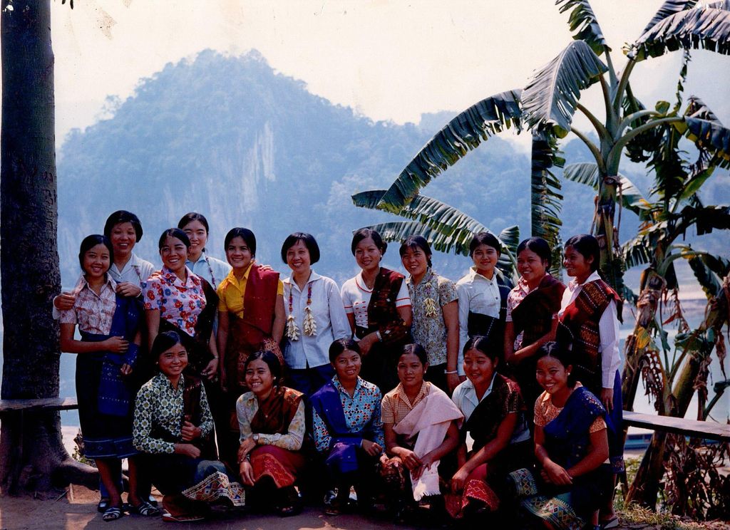 ຄະນະນຳຈີນມາຢ້ຽມຢາມລາວ29.4.1975