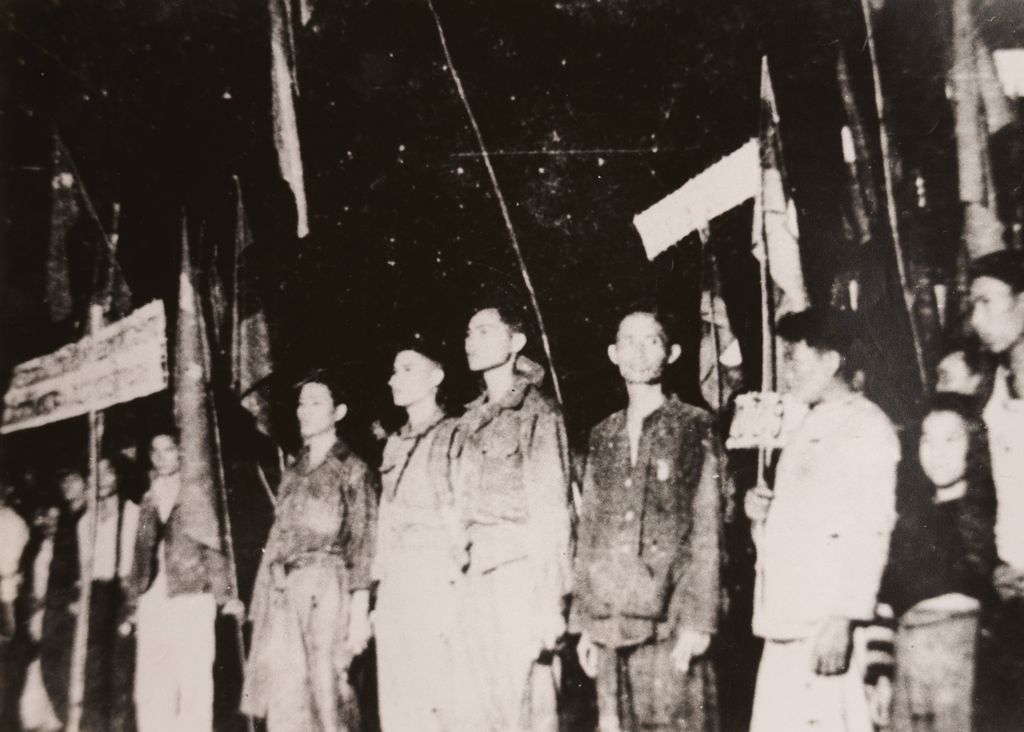 ທະ​ຫານ ແລະ ປະ​ຊາ​ຊົນ​ກຽມ​ຕ້ອນ​ຮັບ​ທ່ານ​ຜູ້​ນຳ