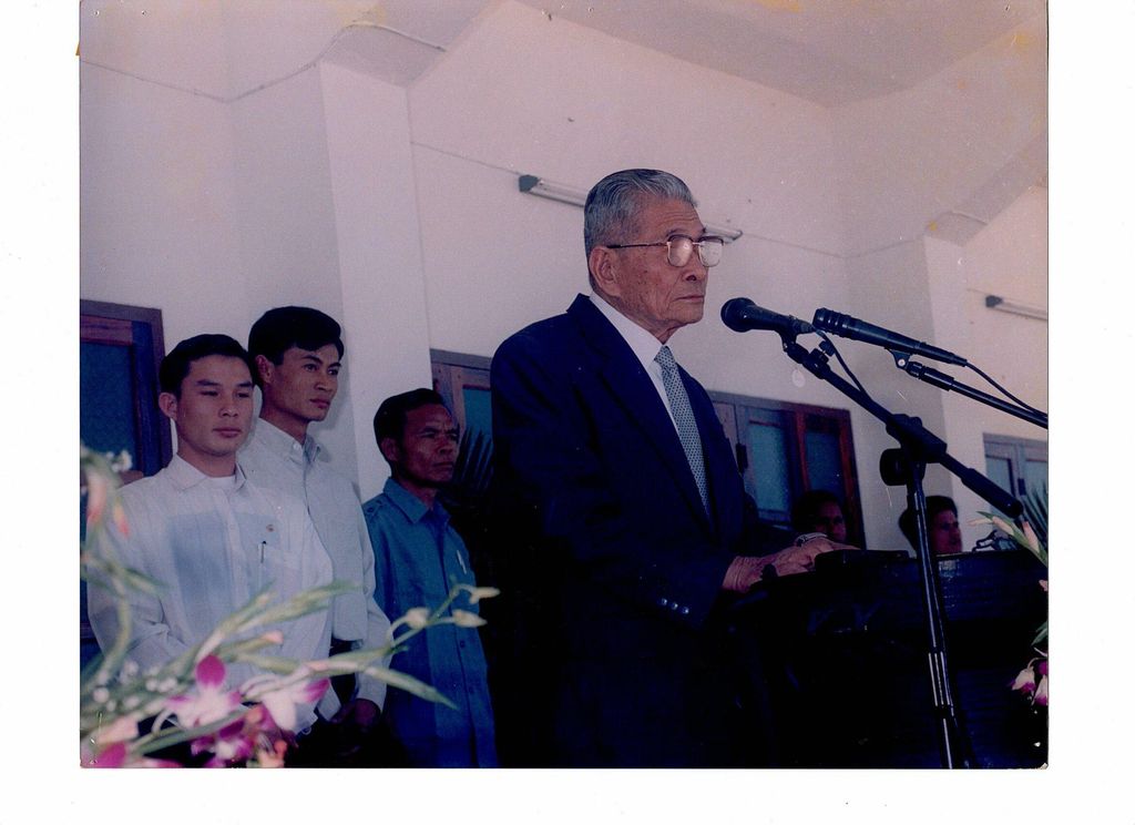 ທ່ານ ໜູ​ຮັກ ພູມ​ສະ​ຫວັນ ກຳ​ລັງ​ກ່າວ​ຄຳ​ເຫັນ​ຕໍ່​ງານ​ມະ​ຫາ​ກຳ​ກິ​ລາ​ແຫ່ງ​ຊາດ​ຄັ້ງ​ທີ 5