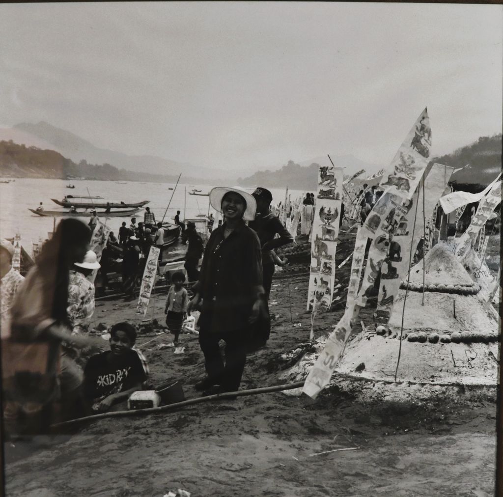 ຮູບພາບຂາວດຳ  ພິທີຕົບພະທາດຊາຍ