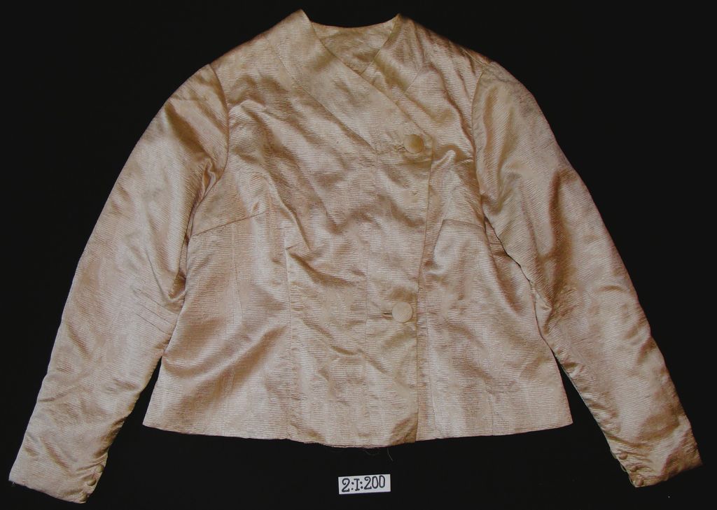 ເສື້ອຄໍປ້ານ ຜ້າໄໝ ລາຍດອກ ສີຄີມ.