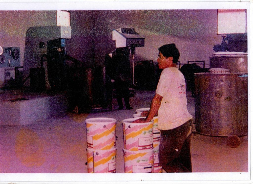 ໂຮງ​ງານ​ນ້ຳ​ສີ