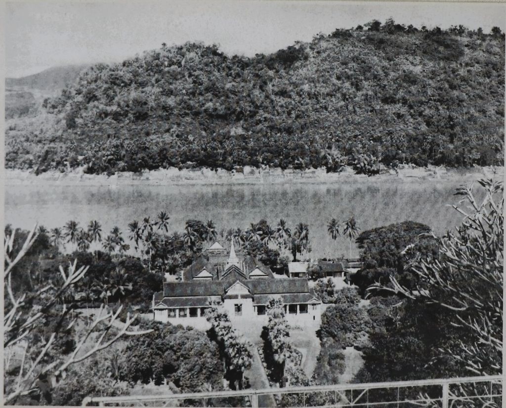 ຮູບພາບຂາວດໍາ  ພະລາຊວັງ ປີ 1963