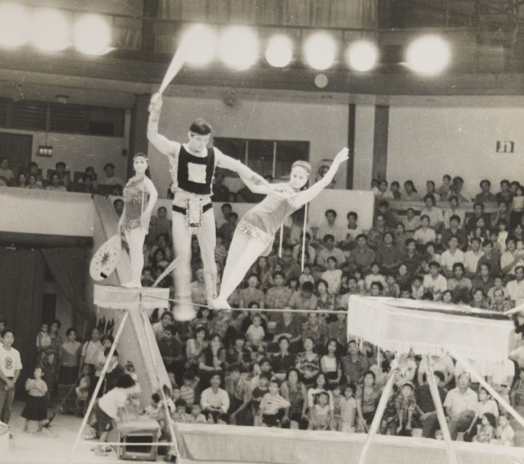 ການ​ສະ​ແດງ​ກາ​ຍະ​ສິນ​ຂອງ​ສູນ​ກາງ