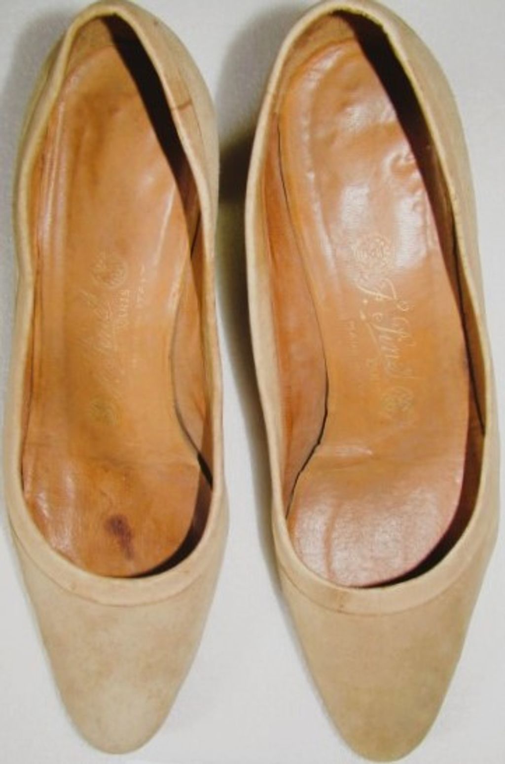 ເກີຢ່ອງສົ້ນແຫລມ ຫນັງສີເນື້ອ