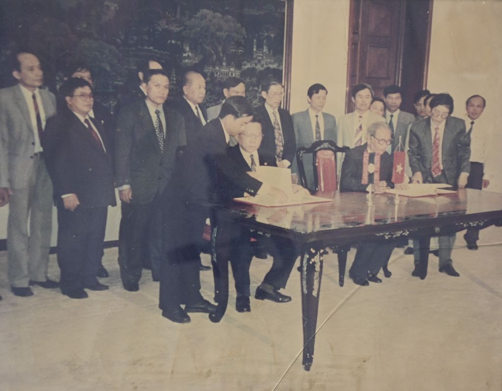 ພິ​ທີ​ເຊັນ​ສັນ​ຍາ​ດ້ານ​ການ​ຄ້າ​ລະ​ຫວ່າງ​ລາວ​ກັບ​ຫວຽດ​ນາມ