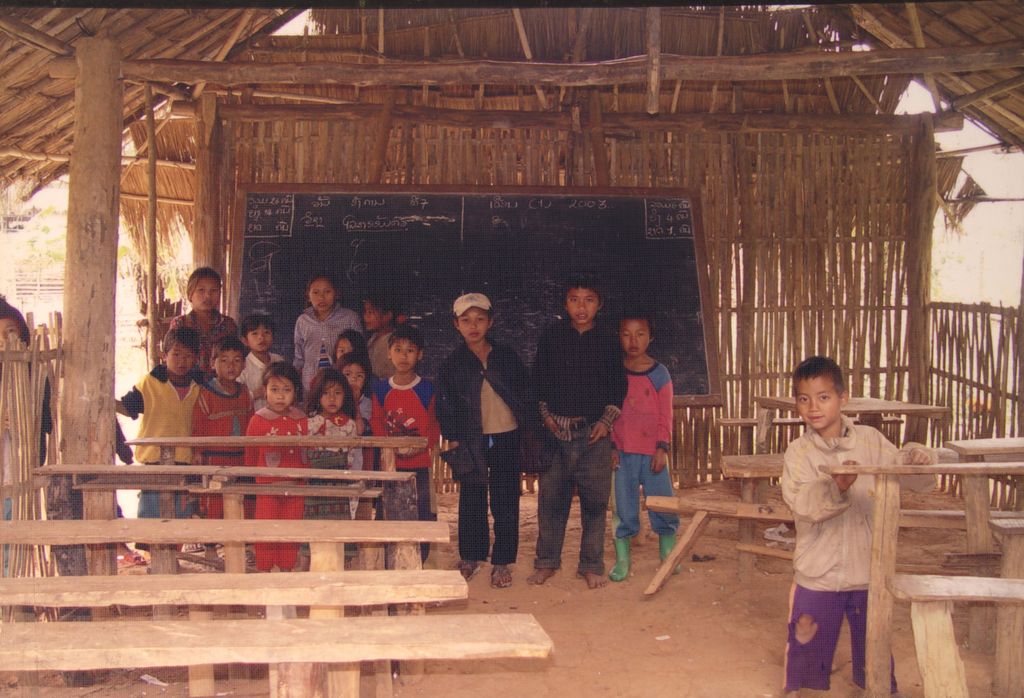 ເດັກ​ນ້ອຍ​ນັກ​ຮຽນ ແຂວງຫຼວງ​ນ້ຳ​ທາ