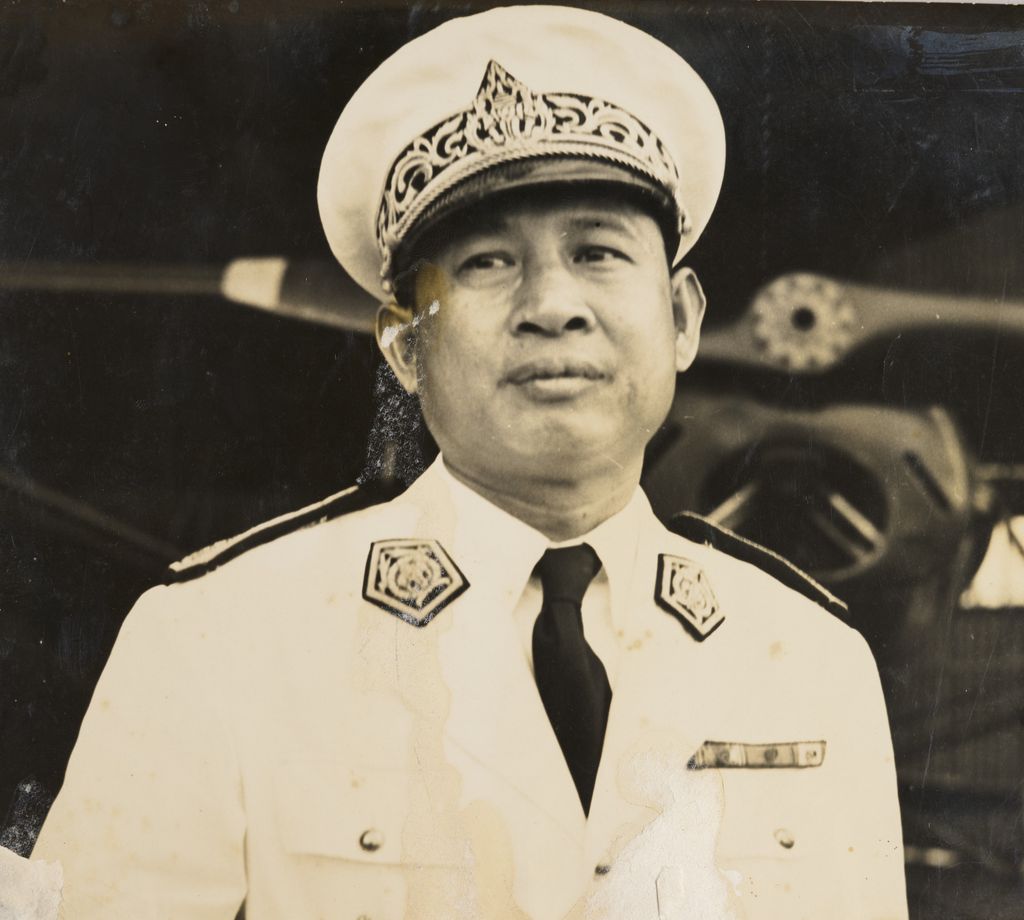 ກະ​ຕ່າຍ ສາ​ໂສ​ລິດ