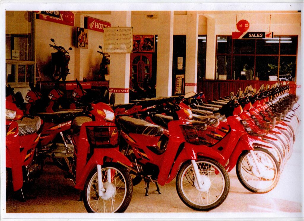 ຮ້ານ​ຂາຍ​ລົດ​ຈັກ