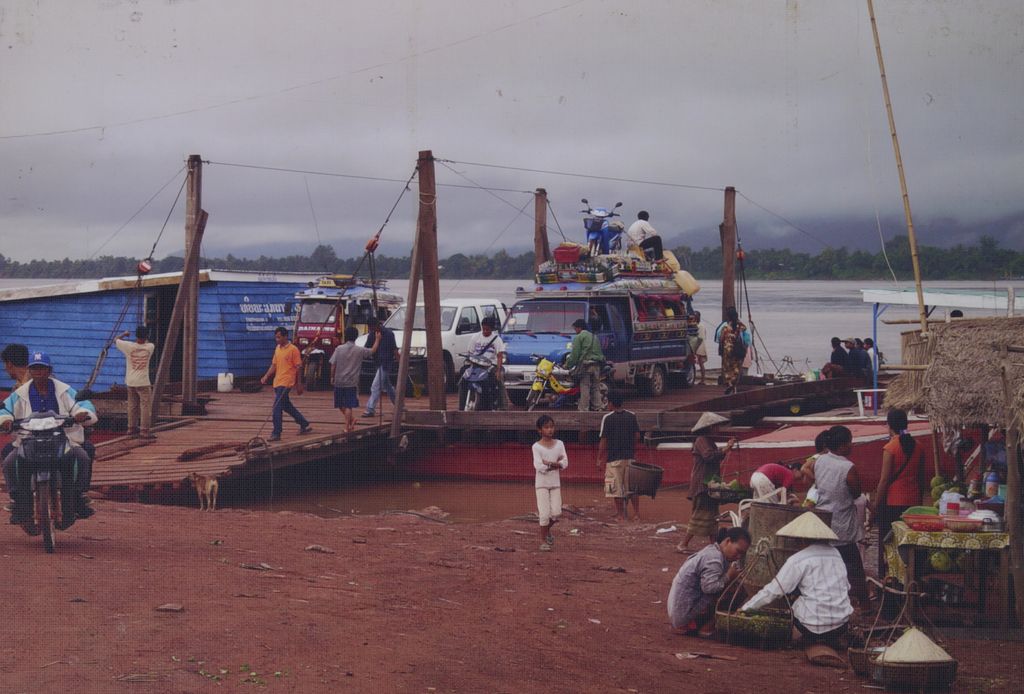 ທ່າ​ເຮືອ​ບັກ ແຂວງ​ຈຳ​ປາ​ສັກ