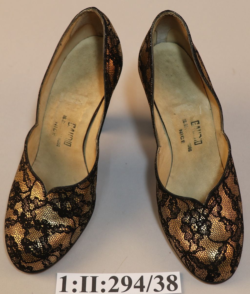 ເກີບຢ່ອງສົ້ນແຫລມ ຫນັງສີຂີ້ຫມ້ຽງລາຍດໍາ