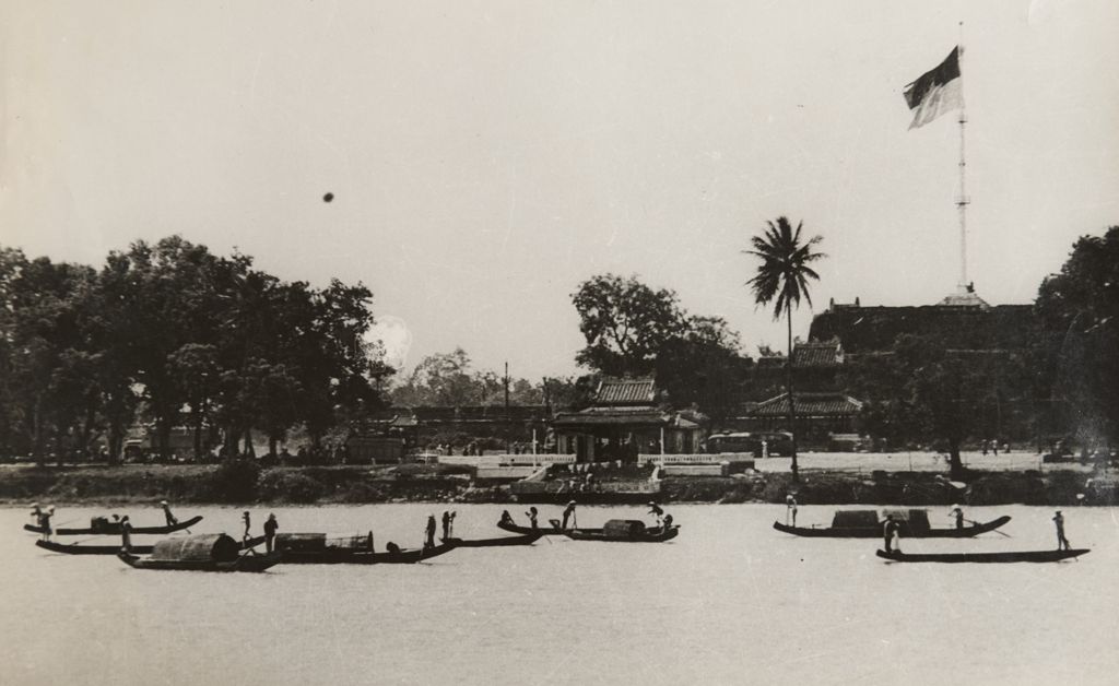 ປະຊາຊົນຟາຍເຮືອຢູ່ແມ່ນ້ຳ (ຢູ່ຕ່າງປເທດ)