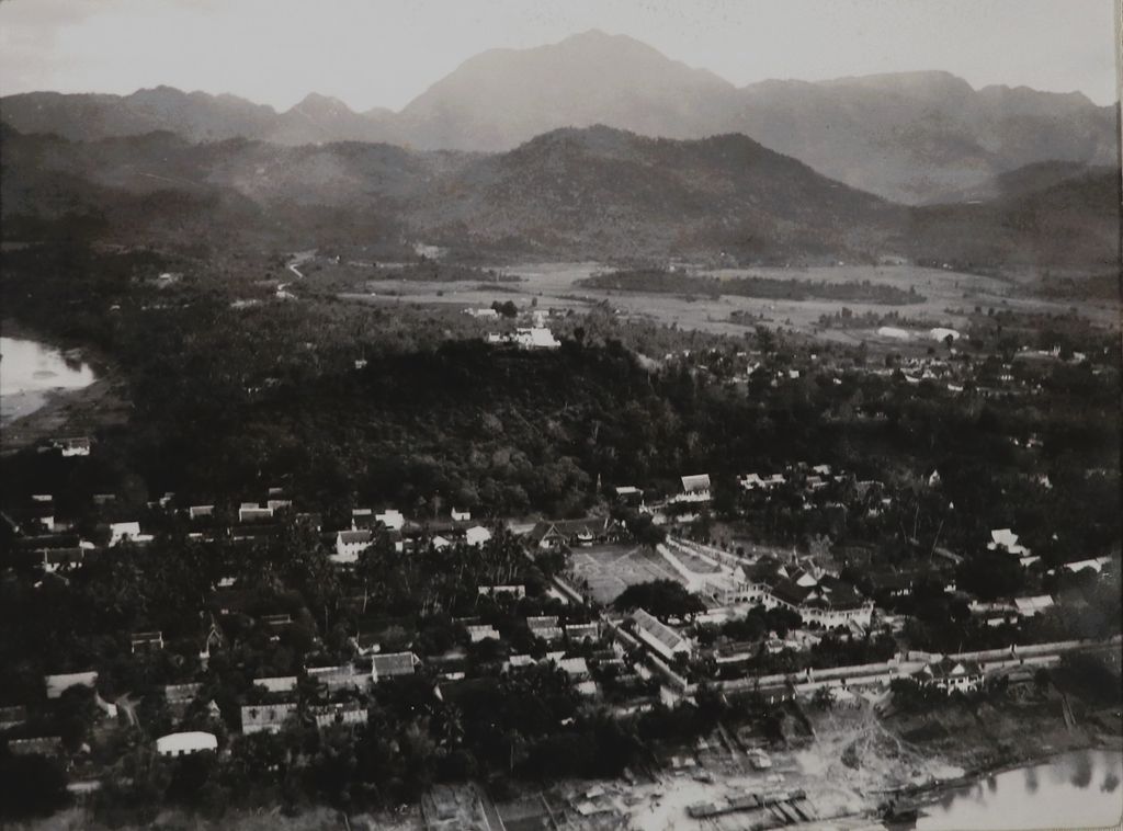 ຮູບພາບຂາາວດໍາ ທັດສະນີຍະພາບຕົວເມືອງຫລວງພະບາງ ປີ 1941