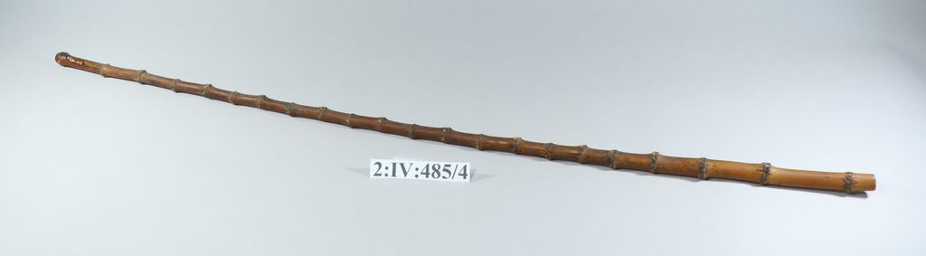 ໄມ້ຄ້ອນເທົ້າ ເຮັດດ້ວຍໄມ້.