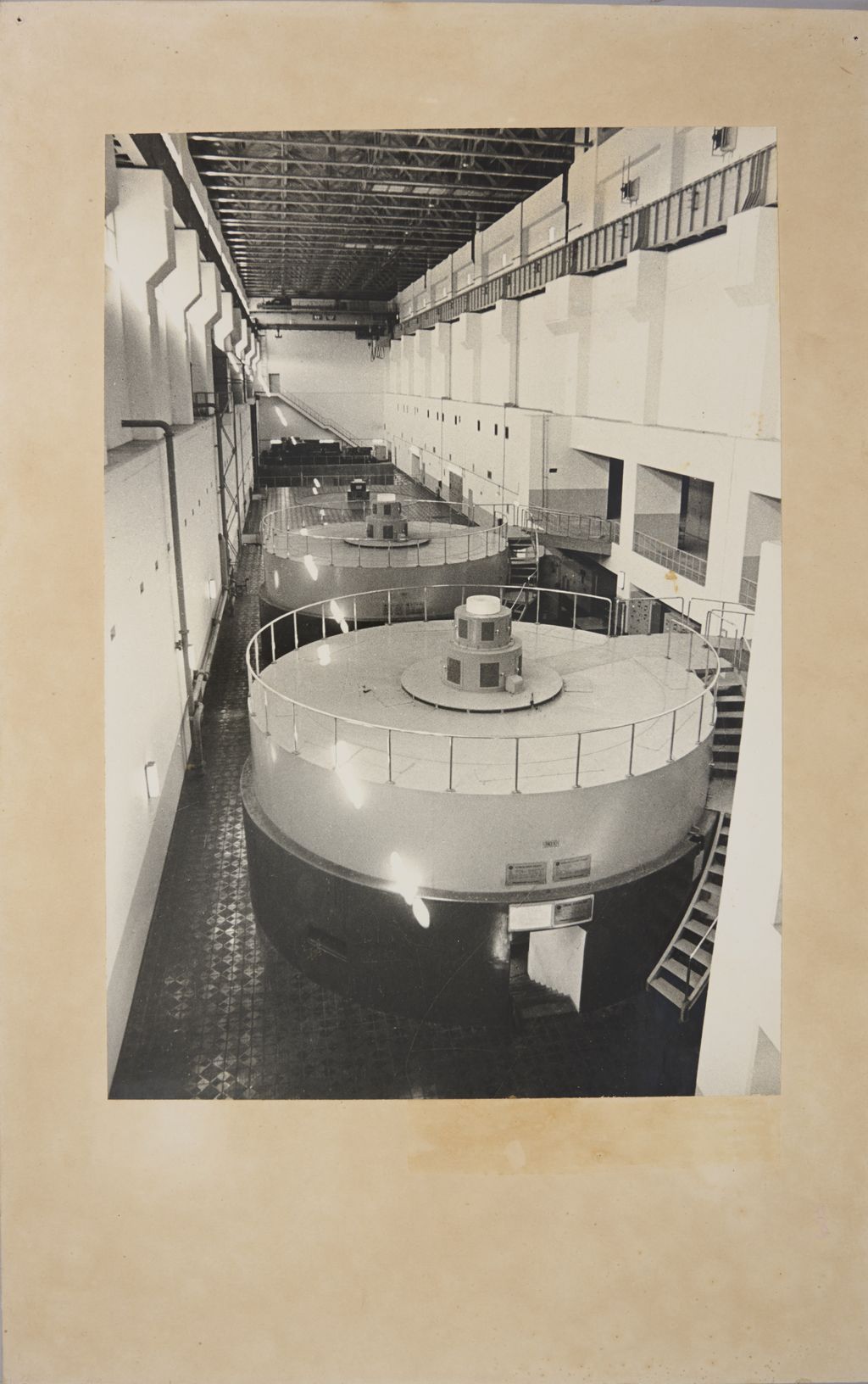 ຖັງ​ເກັບ​ນ້ຳ​ເຂື່ອນ​ໄຟ​ຟ້າ