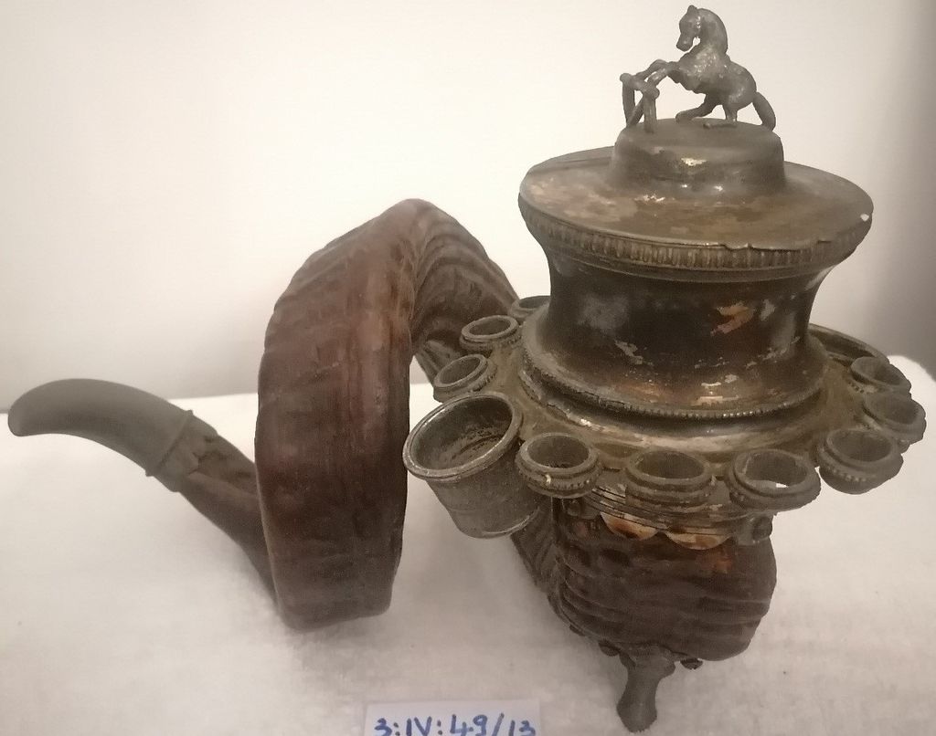 ຊຸດຕັ້ງກອກຢາສູບ ເຮັດດ້ວຍເຂົາໂຕຈໍາມາລີ( ປອກສູບເຮັດດ້ວຍທອງ)