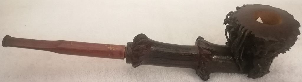 ກອກຢາສູບເຮັດດ້ວຍໄມ້ເປັນຮູບຮາກໄມ້