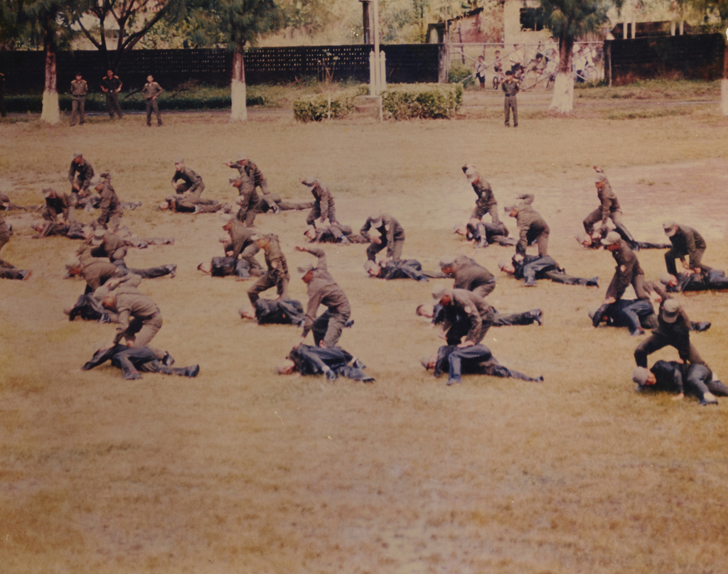 ທະ​ຫານ​ຝຶກ​ແອບ​ສິນ​ລະ​ປະ​ການ​ຕໍ່​ສູ້