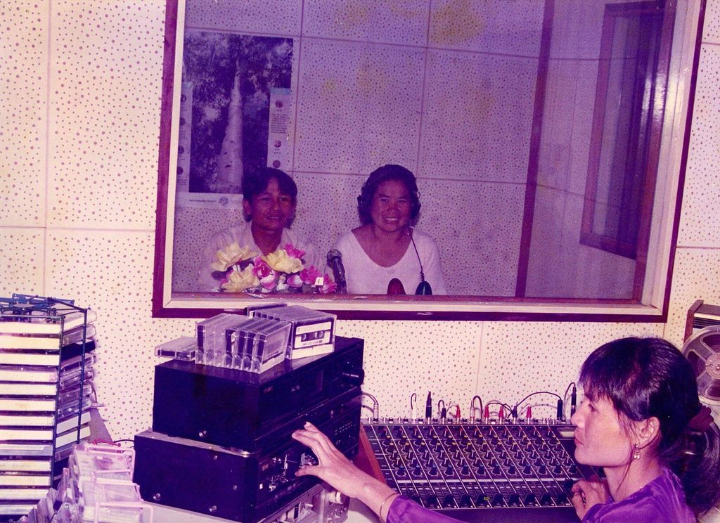 ໂຄ​ສົກ​ໃນ​ລາຍ​ການ​ສະ​ຫວັນ​ບ້ານ​ເຮົາ​ວິ​ທະ​ຍຸ​ແຂວງ​ສະ​ຫວັນ​ນະ​ເຂດ