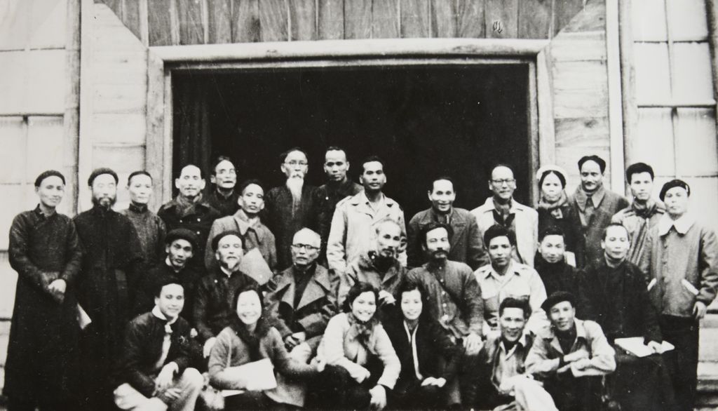 ລຸງໂຮຈິມິນ ແລະ ຜູ້ແທນແນວລາວ ປີ1951