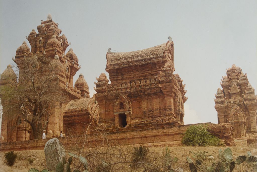 ພະ​ທາດ​ຈຳ​ລອງ