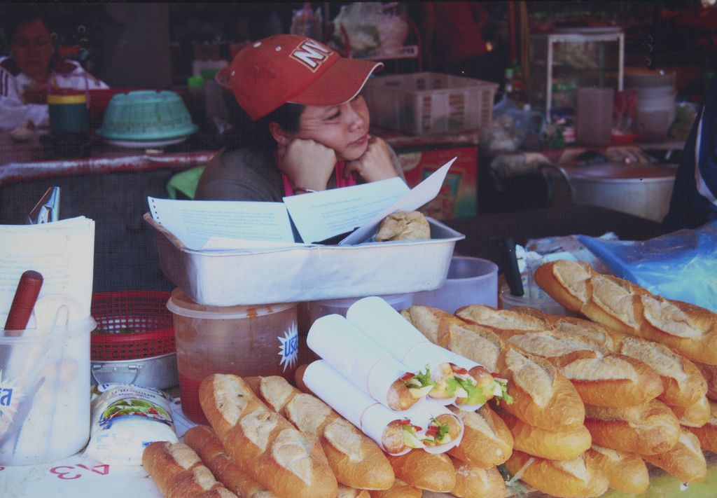 ແມ່​ຍີງ​ຂາຍ​ເຂົ້າ​ຈີ່ປາ​ເຕ ຢູ່​ນະ​ຄອນ​ຫຼວງວຽງ​ຈັນ