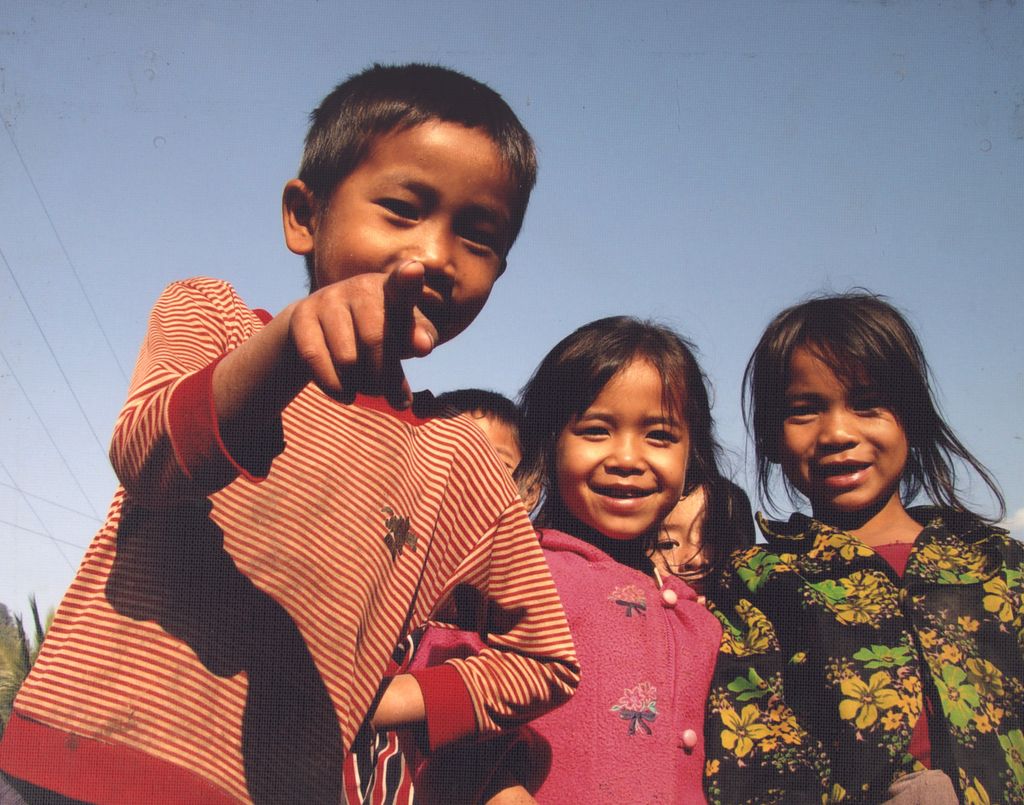 ເດັກນ້ອຍຊາຍສາມຄົນ ແຂວງວຽງຈັນ