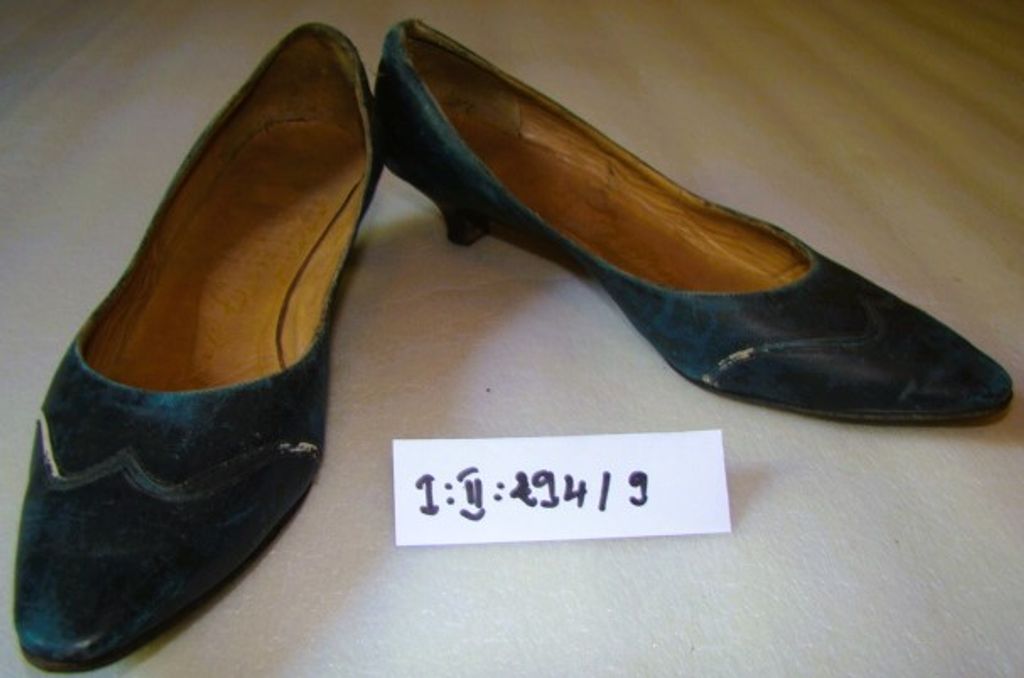 ເກີບຢ່ອງສົ້ນຫນາ ຜ້າໄຫມ ສີແດງມ່ວງຄຸດ