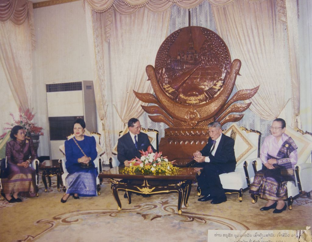 ທ່ານ ໜູຮັກ ພູມສະຫວັນ ຕ້ອນຮັບ ເຈົ້າຊີວິດໄທ