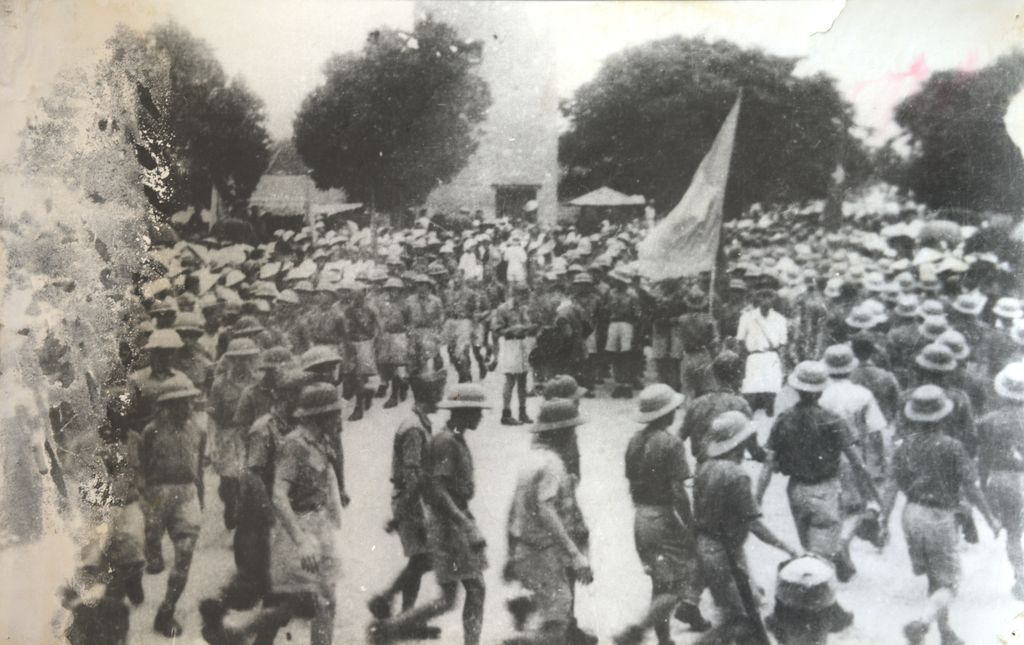 ທະ​ຫານ​ຫວຽດ​ນາມ​ໂຮມ​ຊຸມ​ນຸມ​ສະ​ຫລອງ​ໄຊ​ຊະ​ນະ