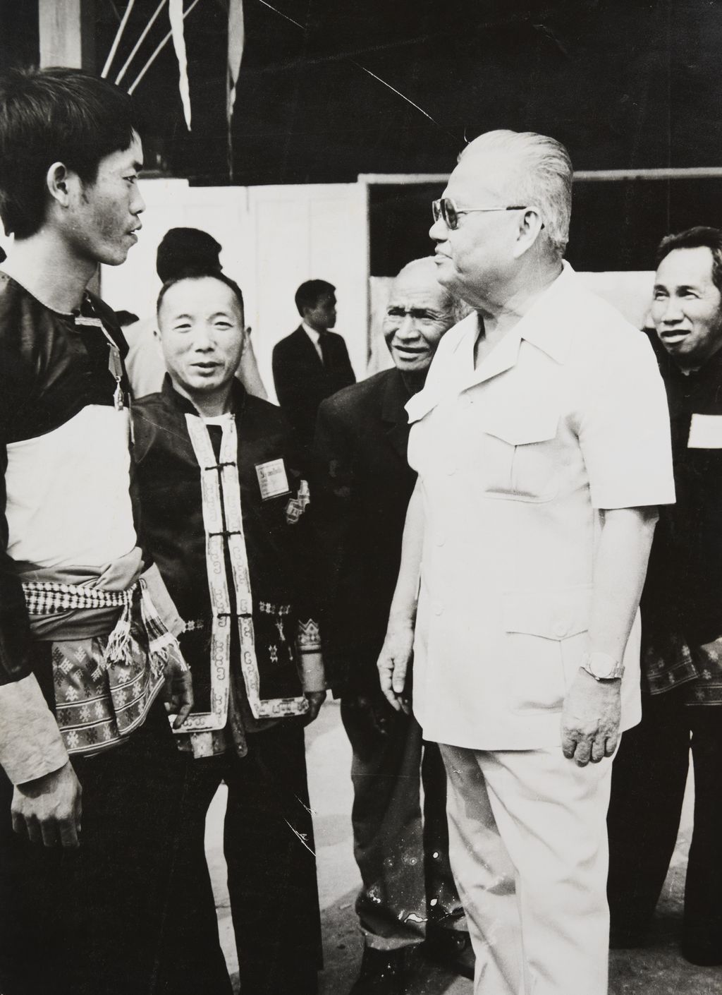 ທ່ານ ໄກ​ສອນ ພົມ​ວິ​ຫານ ພົບ​ປະ​ປາ​ຊາ​ຊົນ​ບັນ​ດາ​ເຜົ່າ