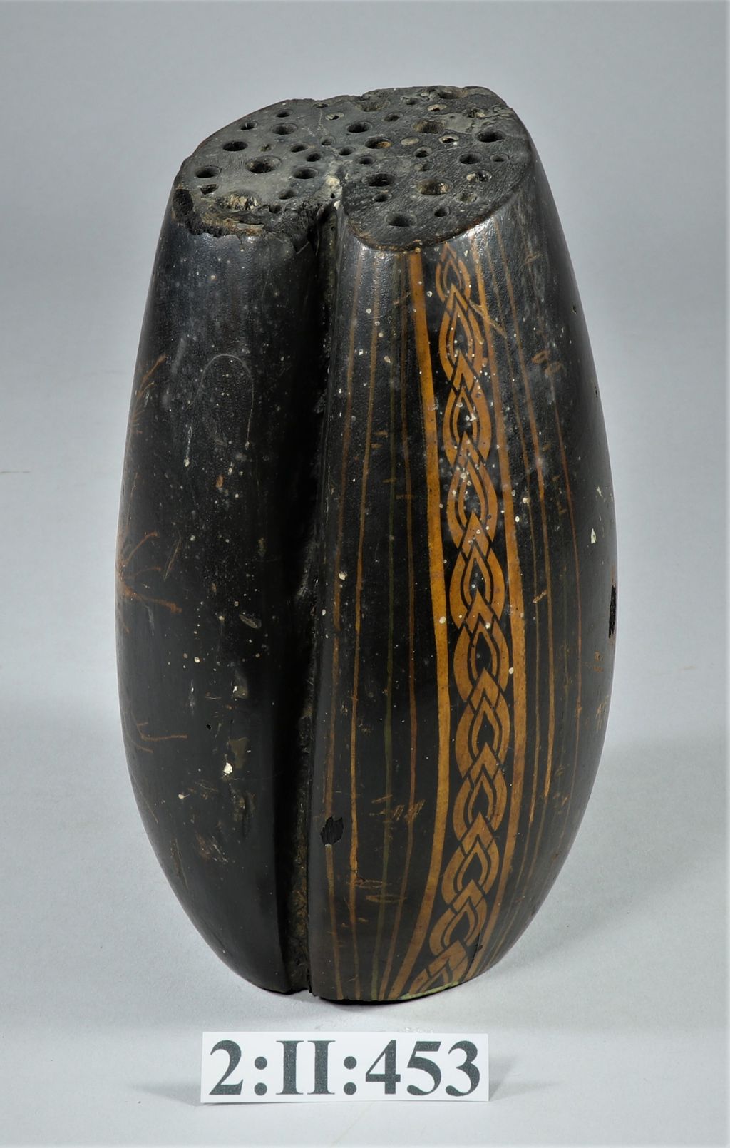 ໂຖໃສ່ກະທູບ ເຮັດດ້ວຍໄມ້ ( ມີໂຕໜັງໄທ ).