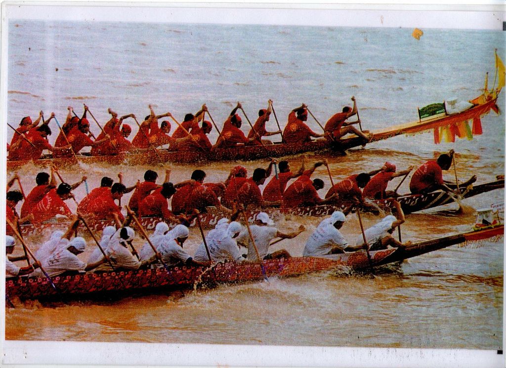 ບຸນ​ຊ່ວງ​ເຮືອ