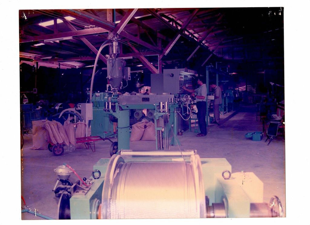 ຂະ​ແໜງ​ຜະ​ລິດ​ສາຍ​ໄຟ້​າ​ຂອງ​ໂຮງ​ງານ​ຜະ​ລິດ​ຕະ​ພັນ​ເຄື່ອງ​ປາ​ລາ​ສະ​ຕິກ