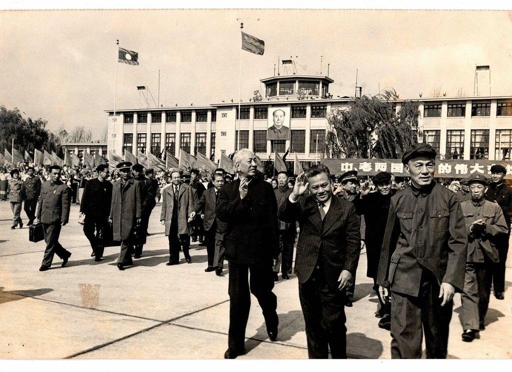 ທ່ານ ໄກສອນ ພົມວິຫານ ພ້ອມດ້ວຍຄະນະຢ້ຽມຢາມ ສປ ຈີນ 15.3.1976